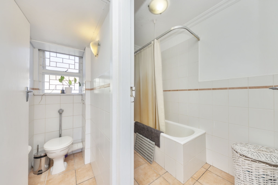 To Let 2 Bedroom Property for Rent in Green Point Western Cape